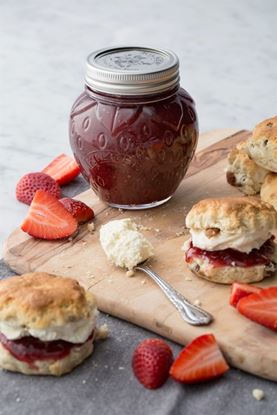 Kilner-Strawberry-Fruit-Preserve-Jar