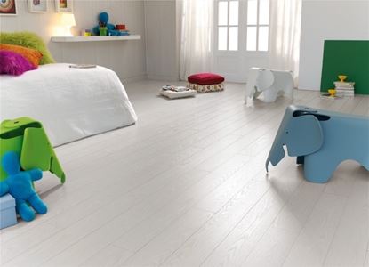 Finfloor-4v-Artic-Sover-Oak-Laminate-Flooring