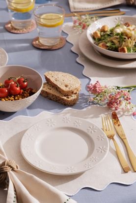 Price--Kensington-Daisy-Dinner-Plate