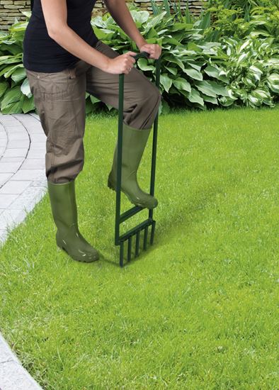 ambassador-lawn-aerator