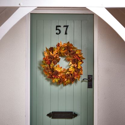 premier-cone--berry-wreath