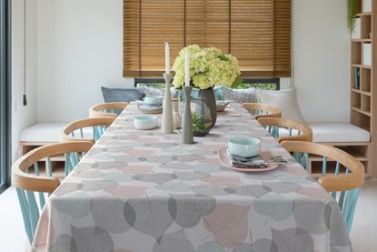 d-c-fix-lindyana-tablecloth