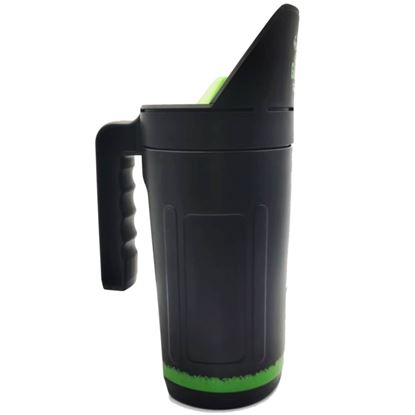 grass-gains-fertiliser-hand-shaker