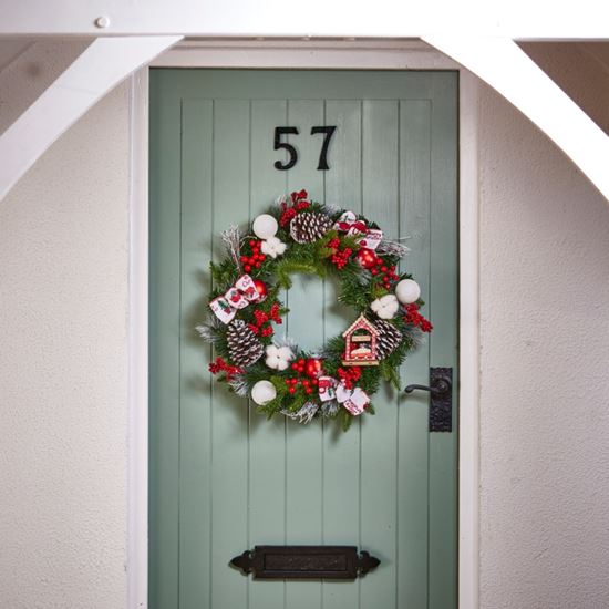 premier-cone--berry-wreath-with-decorations
