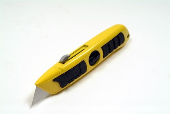 worldwide-retractable-trimming-knife