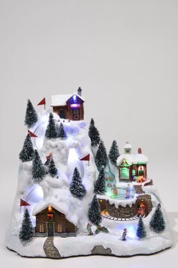 kaemingk-led-ski-slope-with-train
