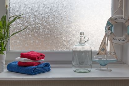 d-c-fix-self-adhesive-window-film-splinter