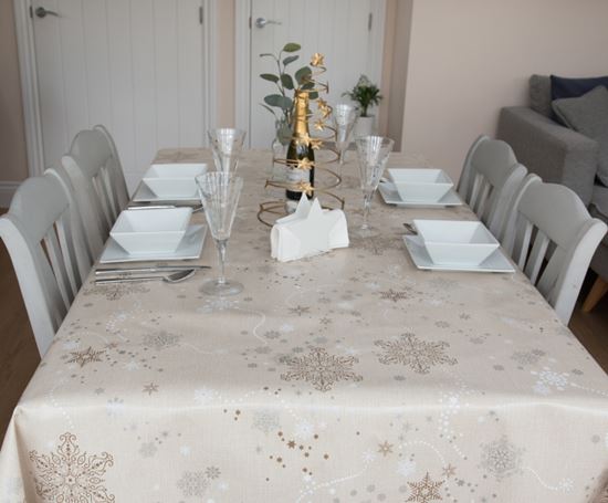 d-c-fix-manhattan-tablecloth---holly